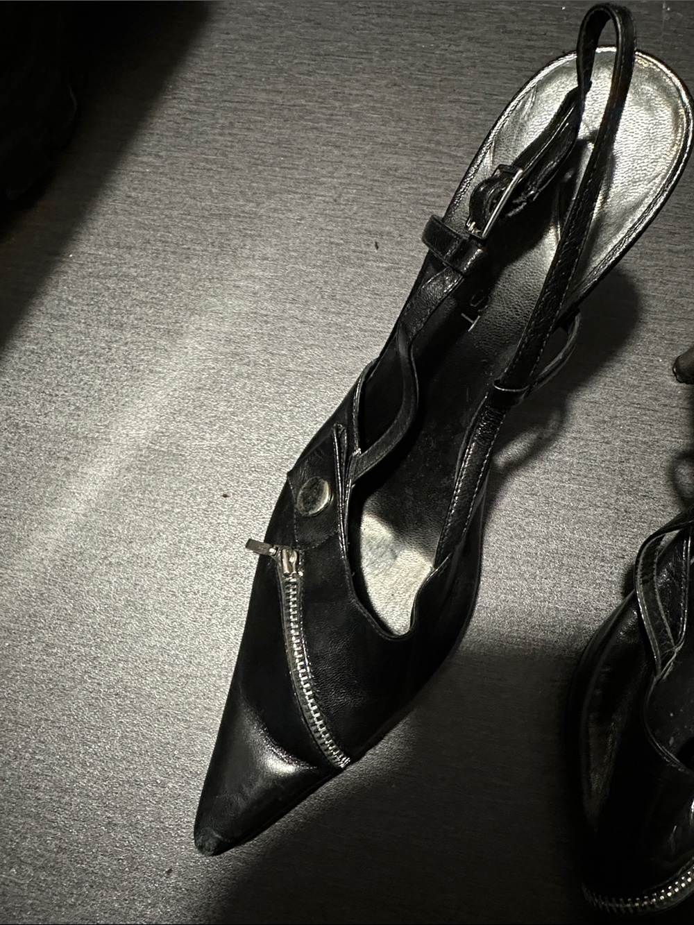 NINE WEST - Classic Women’s Black Pointed Slingback Heels with Decorative Zipper - Picture 2 of 4